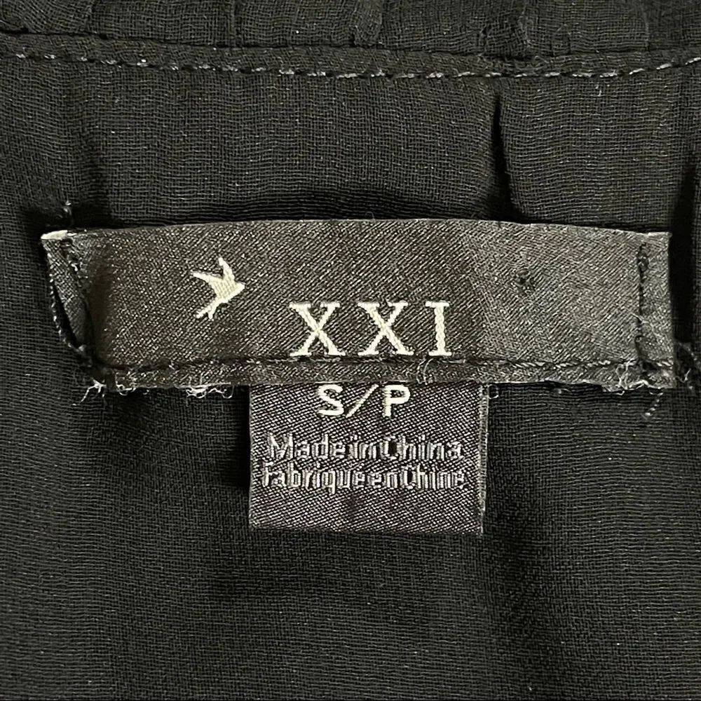 XXI Twenty One Black Ruffle Front Sleeveless Blouse Top Size Small - Picture 3 of 13